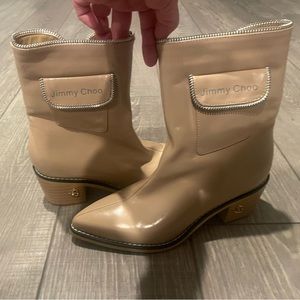 Beautiful tan leather boots with silver zipper trim size 38/8